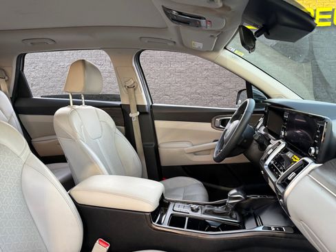Used 2023 Kia Sorento S w/ Panoramic Sunroof Package image 21