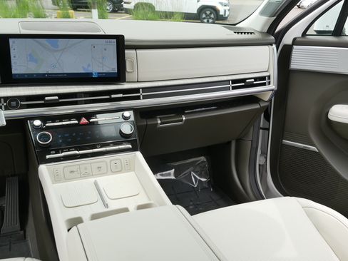 Certified 2025 Hyundai Santa Fe Calligraphy FWD image 23