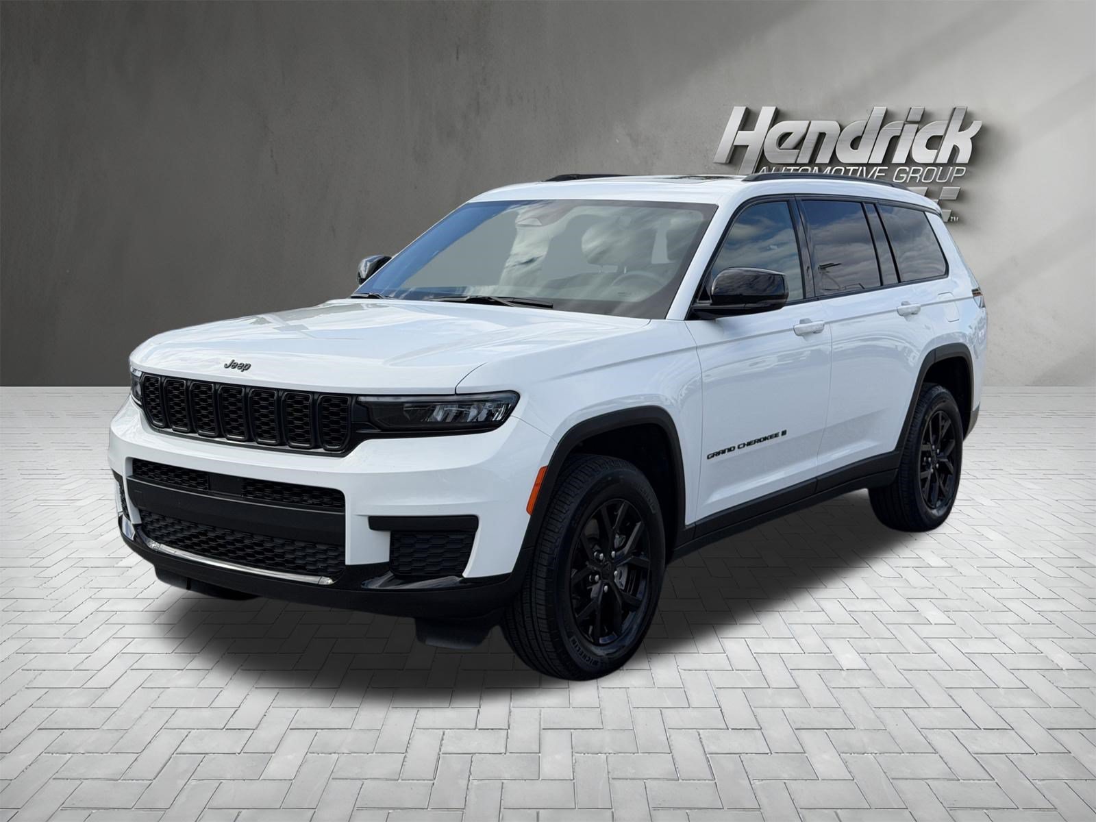 Used 2025 Jeep Grand Cherokee L Altitude AWD/4WD image 5