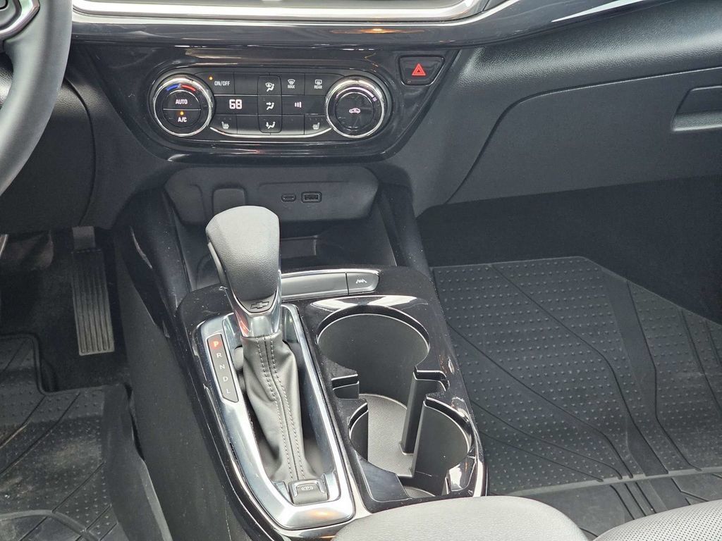 Used 2024 Chevrolet Trax ACTIV w/ Sunroof Package FWD image 19