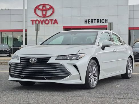 Used 2021 Toyota Avalon XLE w/ Moonroof Package FWD image 1
