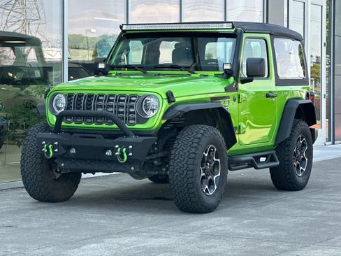 Used 2025 Jeep Wrangler Sport AWD/4WD image 7