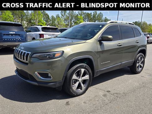 Used 2019 Jeep Cherokee Limited w/ Luxury Group AWD/4WD image 3