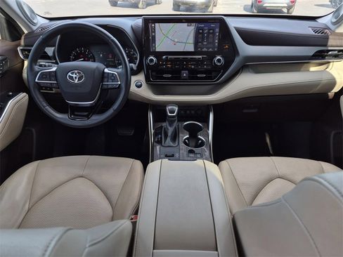 Used 2020 Toyota Highlander Limited image 41