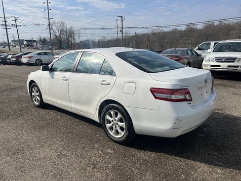 Used 2011 Toyota Camry LE w/ LE Extra-Value Pkg image 6