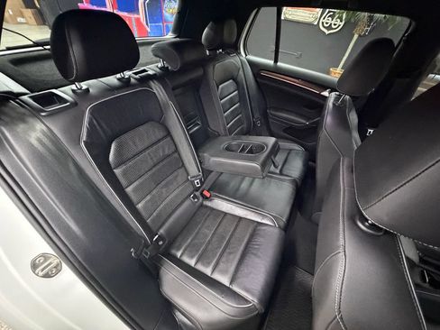 Used 2019 Volkswagen Golf R 4-Door AWD/4WD image 18