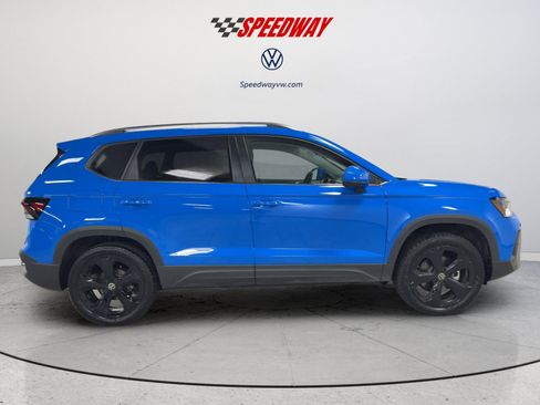 Used 2025 Volkswagen Taos SEL AWD/4WD image 4