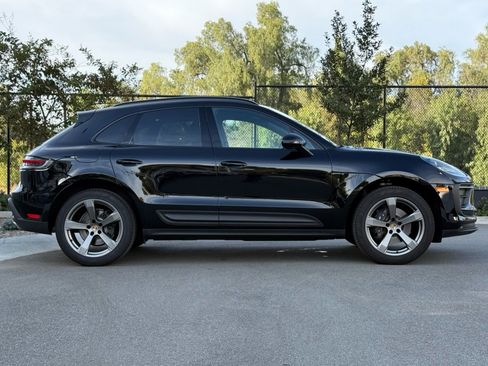 Used 2025 Porsche Macan image 8