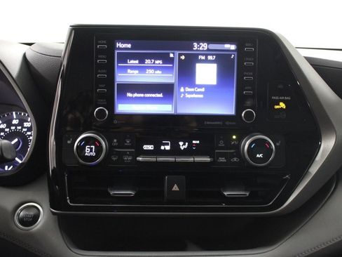 Used 2021 Toyota Highlander XLE image 27