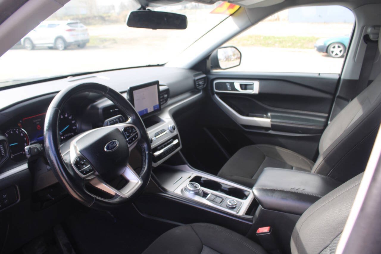Used 2022 Ford Explorer XLT AWD/4WD image 20