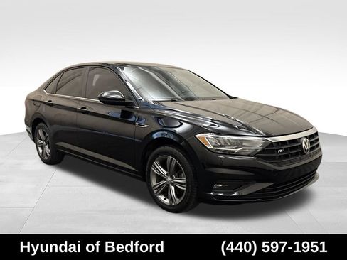 Used 2019 Volkswagen Jetta R-Line w/ R-Line Cold Weather Package FWD image 3