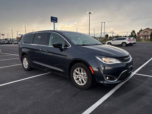 Used 2020 Chrysler Pacifica Touring w/ Cold Weather Group FWD image 2