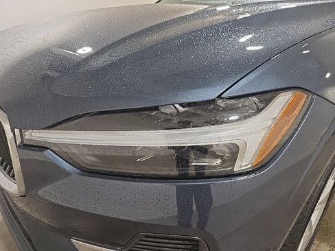 Used 2022 Volvo XC60 B5 Momentum image 21