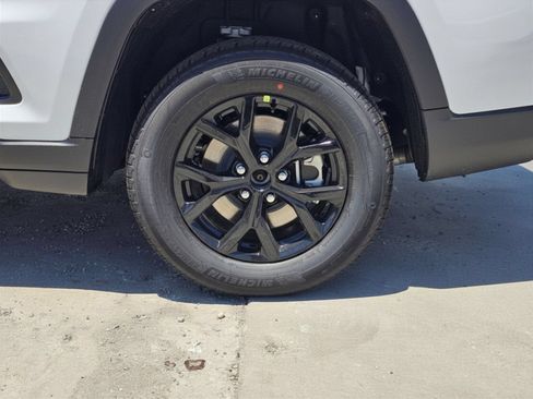 New 2026 Jeep Grand Cherokee L 2WD image 4
