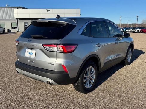 Used 2022 Ford Escape SE image 3