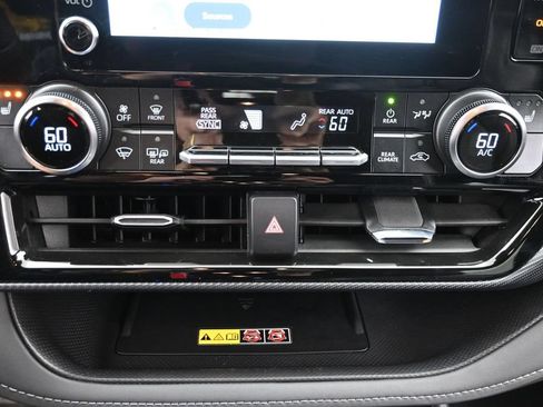 Used 2025 Toyota Highlander XSE AWD/4WD image 23