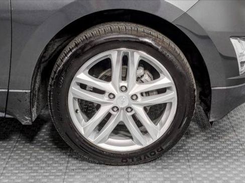 Used 2018 Chevrolet Equinox Premier FWD image 34