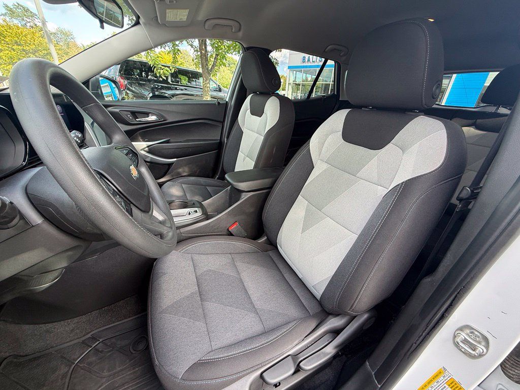 Used 2025 Chevrolet Trax LS FWD image 21