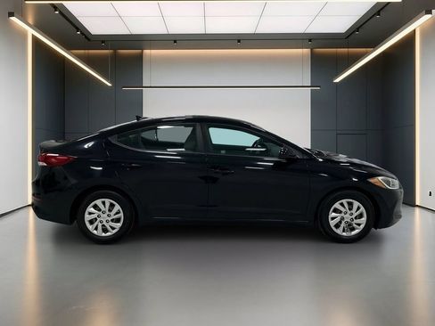 Used 2017 Hyundai Elantra SE w/ Cargo Package FWD image 7