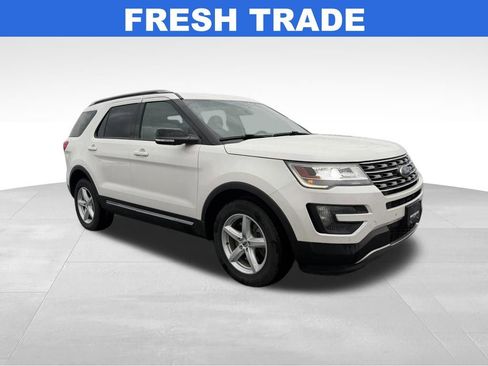 Used 2016 Ford Explorer XLT w/ Equipment Group 202A AWD/4WD image 1