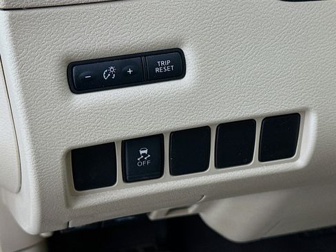 Used 2017 Nissan Murano SV FWD image 16