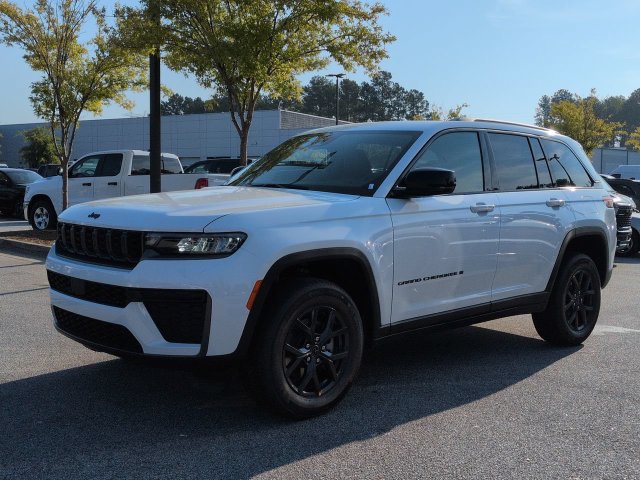 New 2027 Jeep Grand Cherokee Altitude RWD image 7