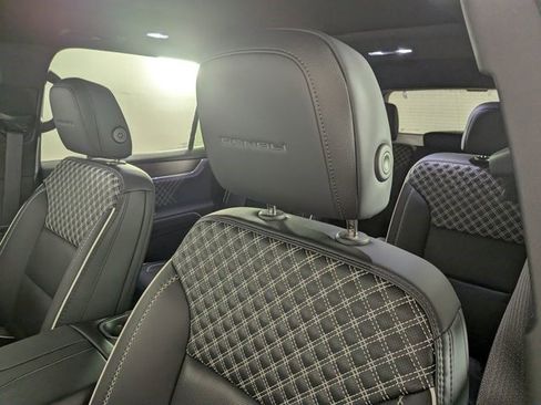 Certified 2025 GMC Acadia Denali w/ Super Cruise Package AWD/4WD image 20