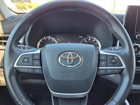 Used 2024 Toyota Highlander LE image 22