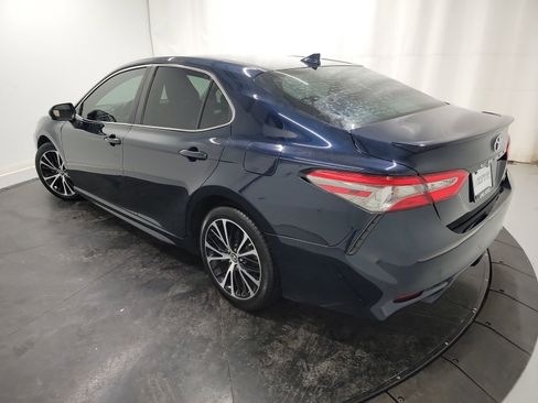 Used 2019 Toyota Camry SE image 6