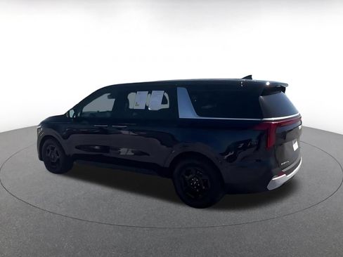Used 2026 Kia Carnival FWD image 9