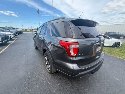 Used 2018 Ford Explorer XLT w/ Equipment Group 202A AWD/4WD image 6