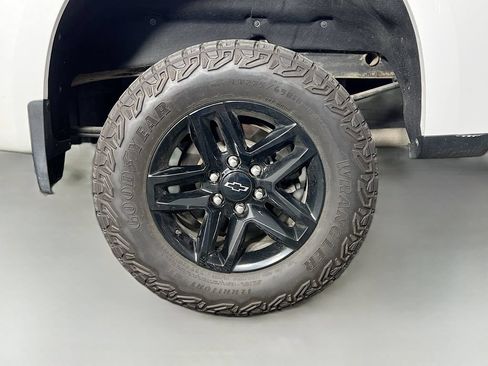 Used 2024 Chevrolet Silverado 1500 LT Trail Boss w/ Protection Package AWD/4WD image 30