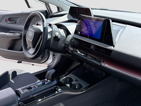 Used 2026 Toyota Prius Plug-In Hybrid FWD image 5