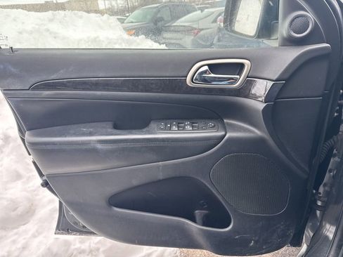 Used 2011 Jeep Grand Cherokee Laredo image 8