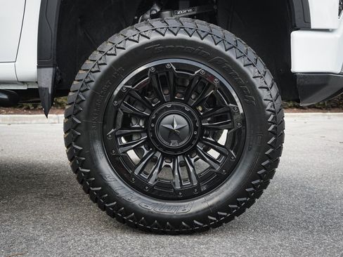 Used 2023 GMC Sierra 1500 AT4 w/ Technology Package AWD/4WD image 13
