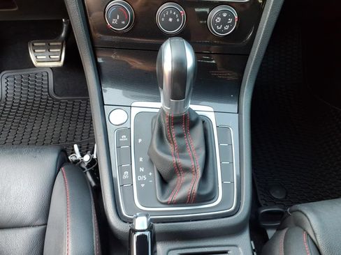 Used 2017 Volkswagen GTI SE FWD image 27