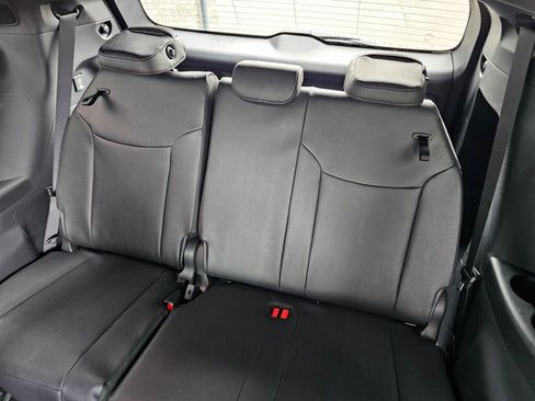 New 2025 Toyota Sienna Platinum image 10