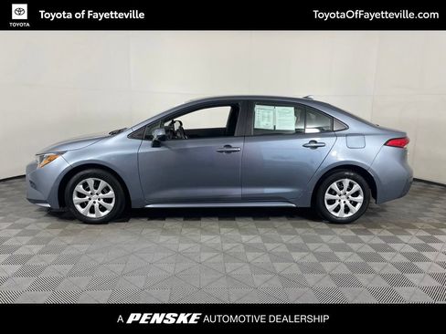 Used 2025 Toyota Corolla LE FWD image 2