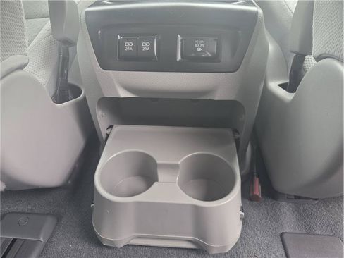 Used 2020 Toyota Sienna LE FWD image 28