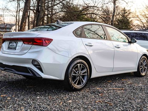 Used 2024 Kia Forte LXS w/ LXS Technology Package image 6