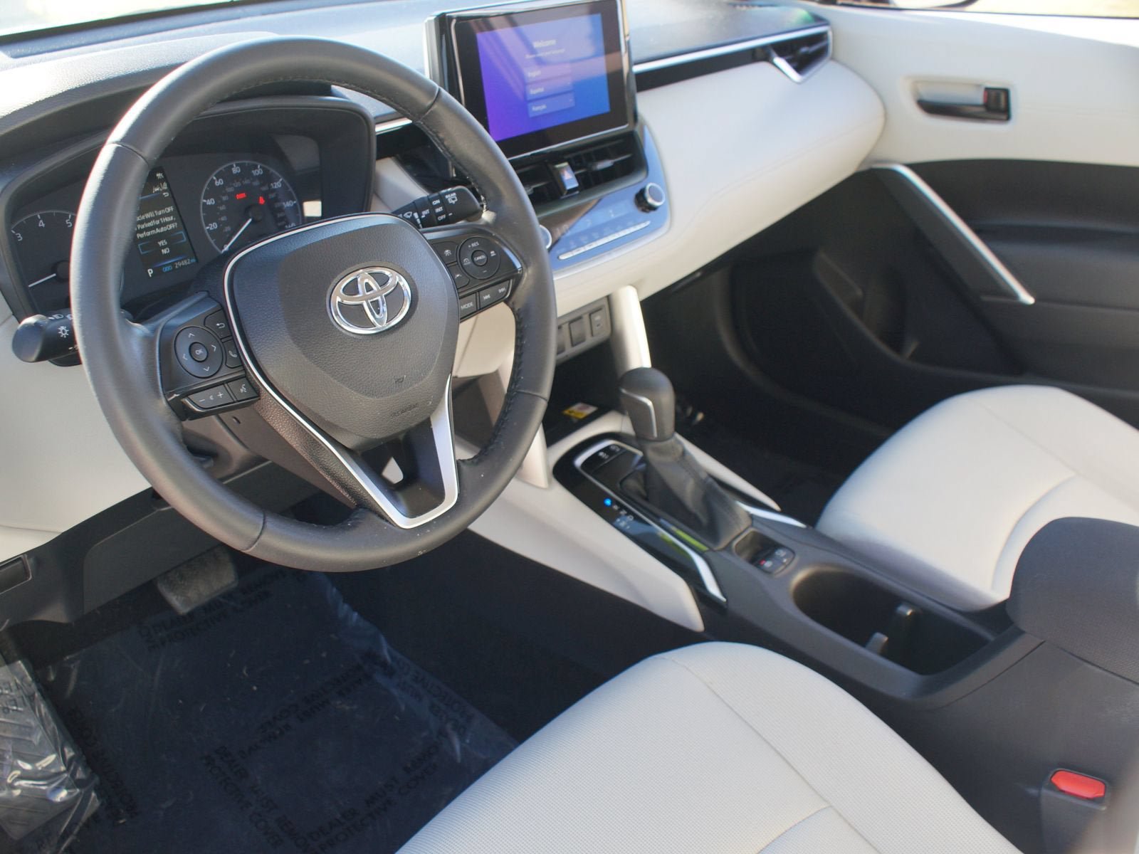 Used 2023 Toyota Corolla Cross LE w/ Moonroof Package AWD/4WD image 13