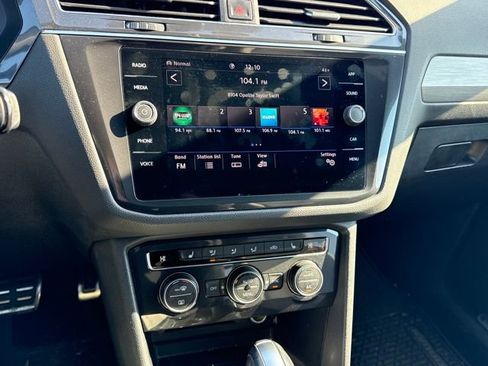 Used 2020 Volkswagen Tiguan SE R-Line image 19