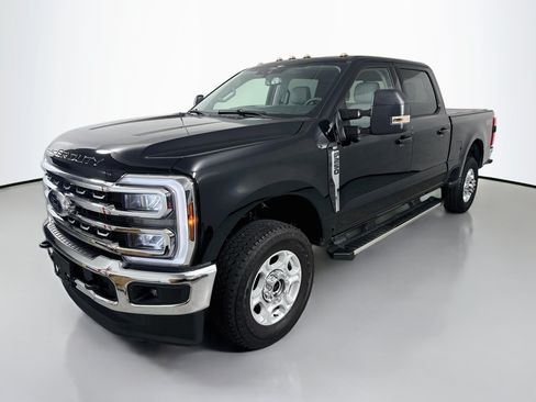 Used 2026 Ford F250 XLT w/ XLT Premium Package AWD/4WD image 3