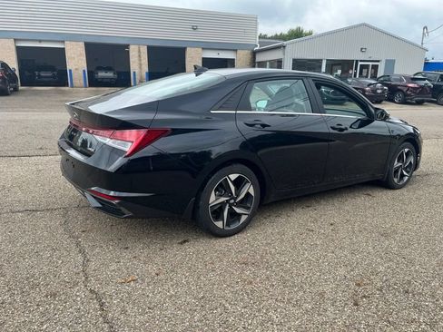 Used 2023 Hyundai Elantra Limited FWD image 5