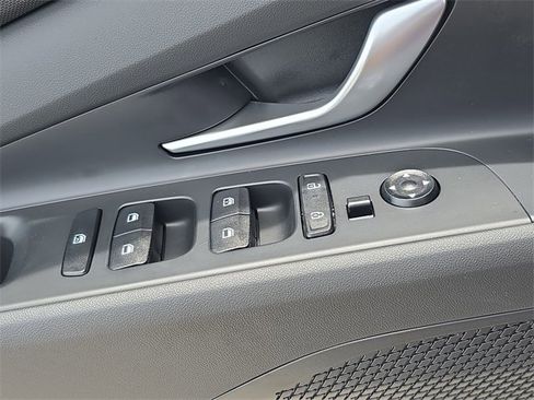 Used 2024 Hyundai Elantra Blue image 19