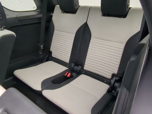 Certified 2023 Land Rover Discovery S R-Dynamic image 38