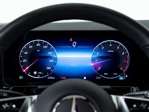 Used 2025 Mercedes-Benz GLA 250 4MATIC image 18