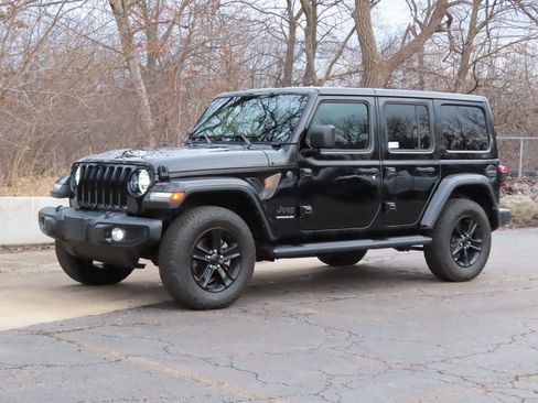 Used 2023 Jeep Wrangler Sahara image 8