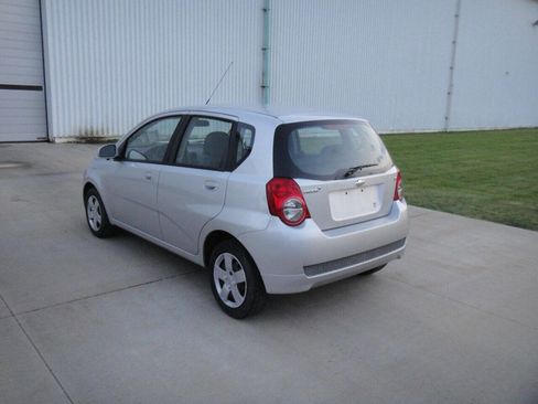 Used 2011 Chevrolet Aveo5 LT w/ Power and Convenience Package image 9