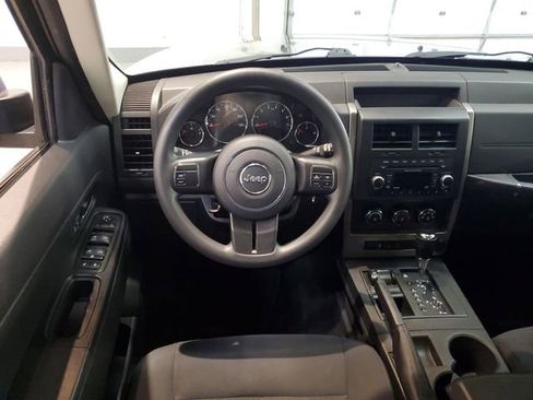 Used 2012 Jeep Liberty Sport image 14